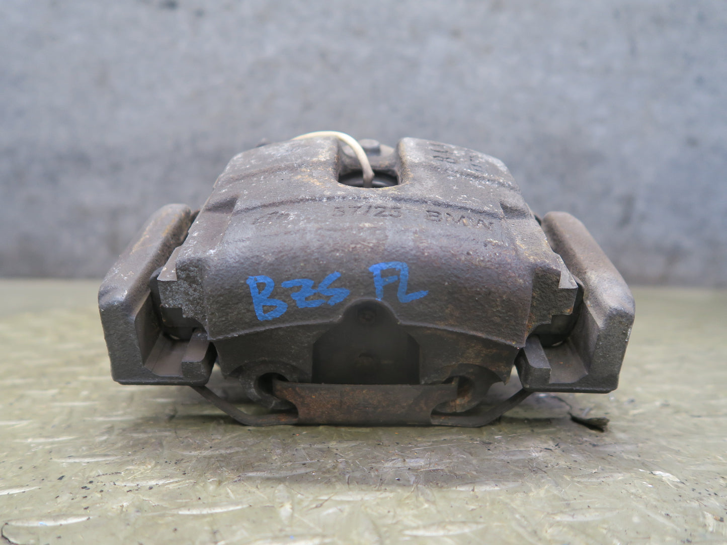 06-08 BMW E85 Z4 N52 3.0si RWD Set of 2 Front Left & Right Brake Caliper OEM