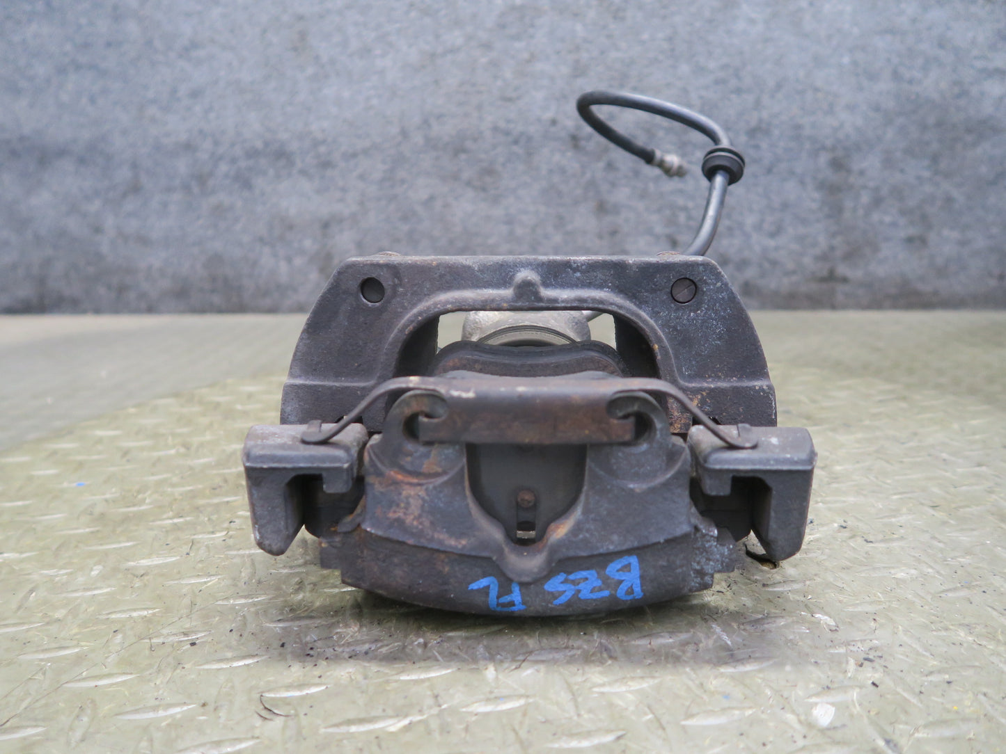 06-08 BMW E85 Z4 N52 3.0si RWD Set of 2 Front Left & Right Brake Caliper OEM