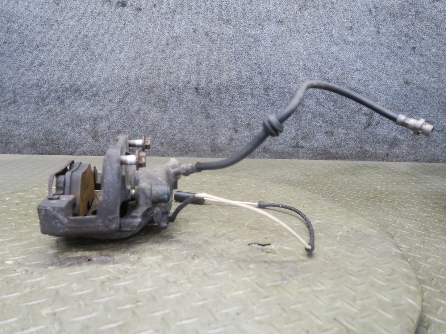06-08 BMW E85 Z4 N52 3.0si RWD Set of 2 Front Left & Right Brake Caliper OEM
