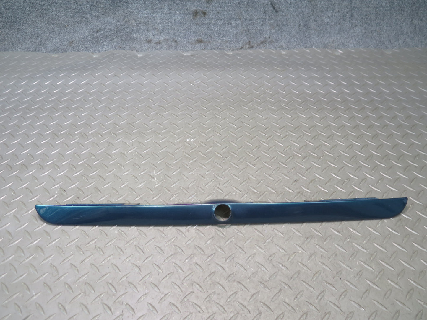 94-99 BMW E36 328iC Convertible Rear Trunk Lid Finish Trim Molding 8135352 OEM