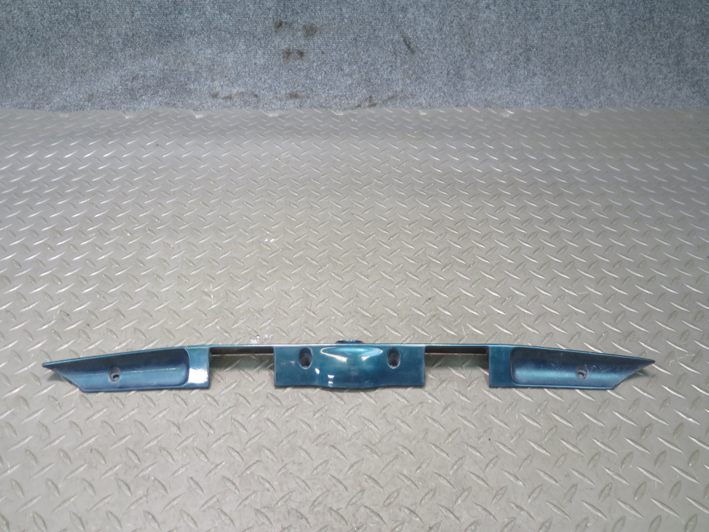 94-99 BMW E36 328iC Convertible Rear Trunk Lid Finish Trim Molding 8135352 OEM