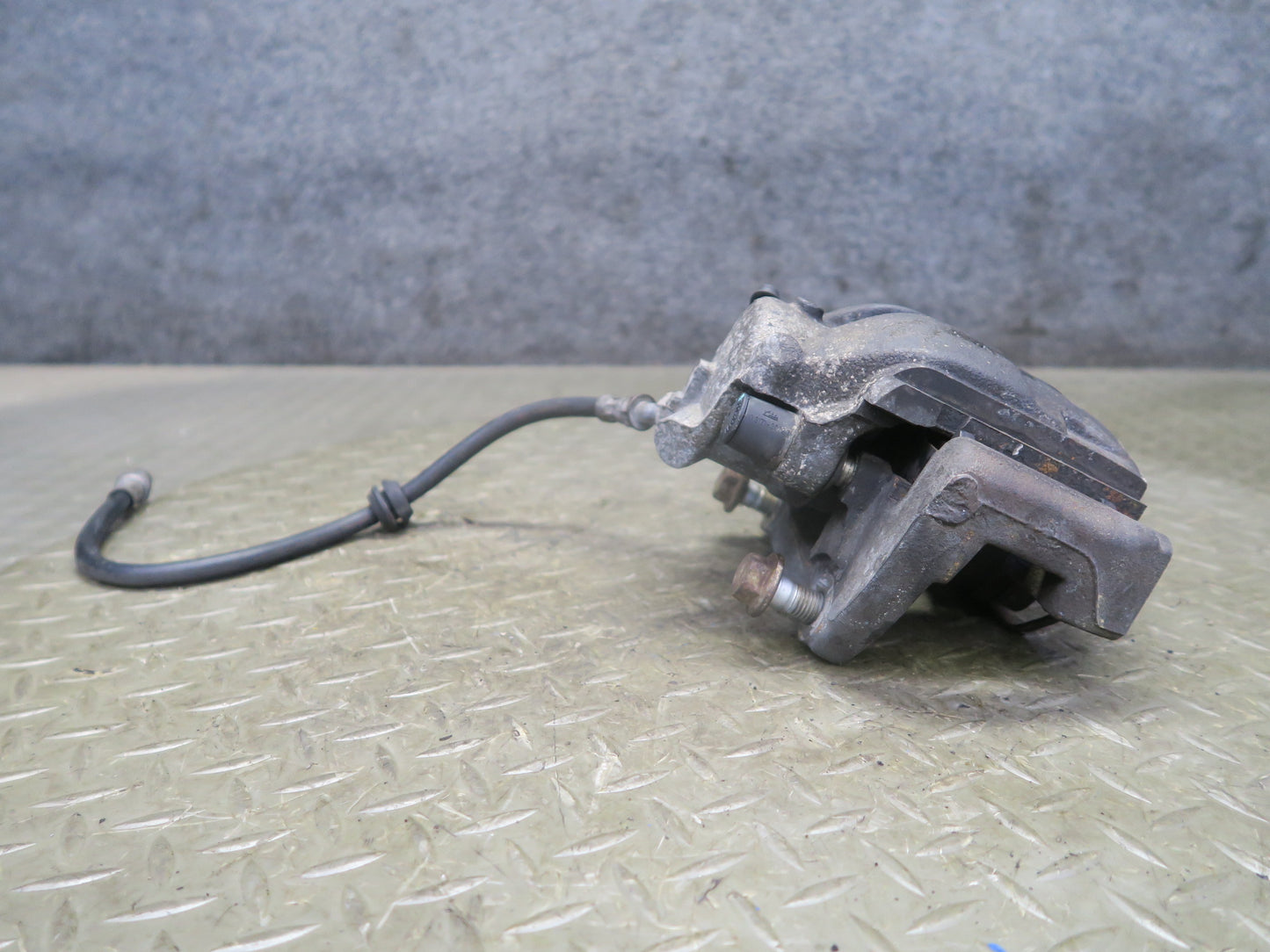 06-08 BMW E85 Z4 N52 3.0si RWD Set of 2 Front Left & Right Brake Caliper OEM