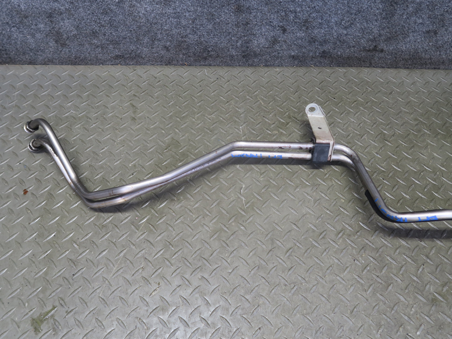2003 Ford Thunderbird A/T Automatic Transmission Hose Pipe Line OEM