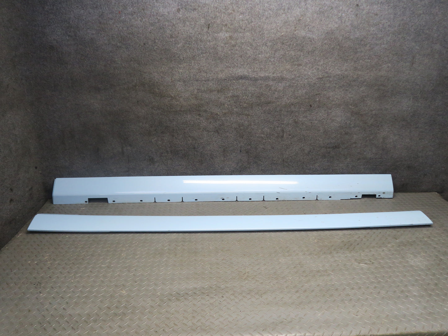02-05 Ford Thunderbird Set of 2 Left & Right Side Skirt Rocker Panel Molding OEM