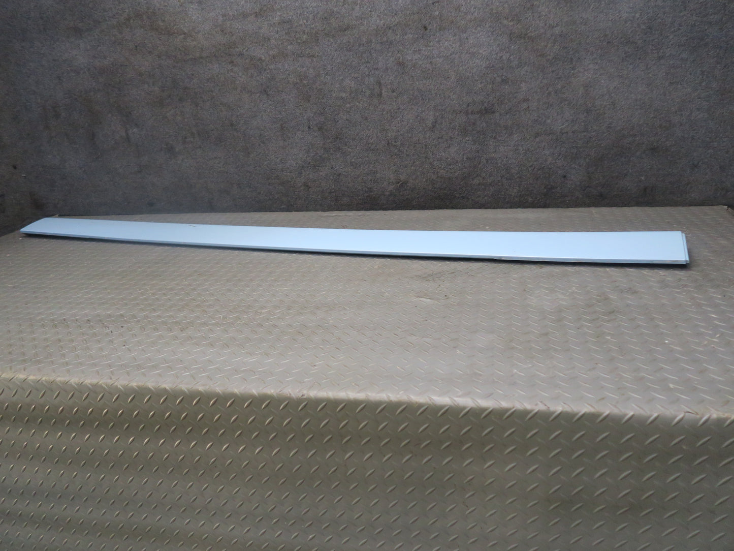 02-05 Ford Thunderbird Set of 2 Left & Right Side Skirt Rocker Panel Molding OEM