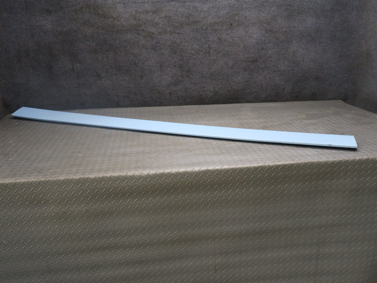 02-05 Ford Thunderbird Set of 2 Left & Right Side Skirt Rocker Panel Molding OEM