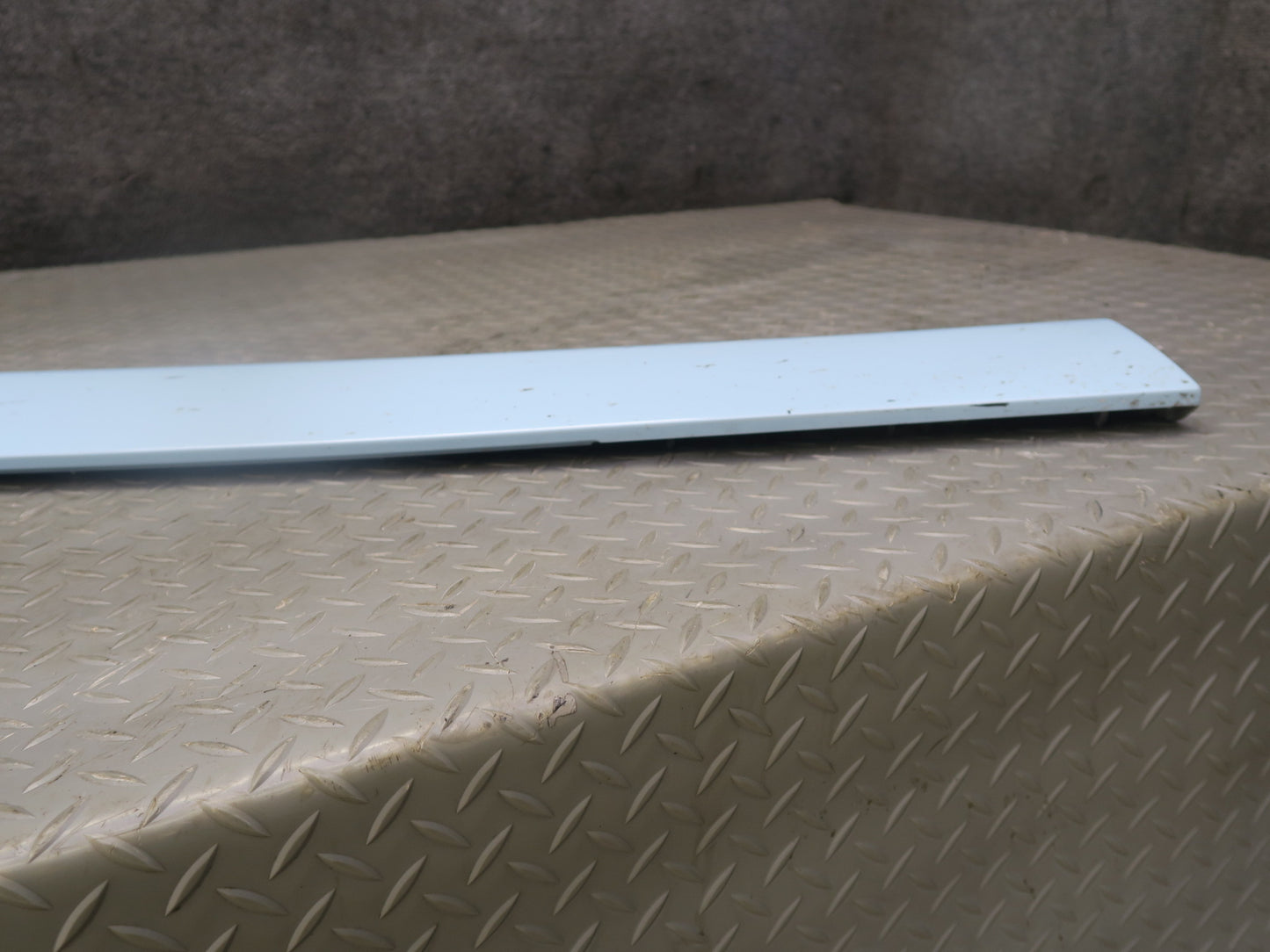 02-05 Ford Thunderbird Set of 2 Left & Right Side Skirt Rocker Panel Molding OEM