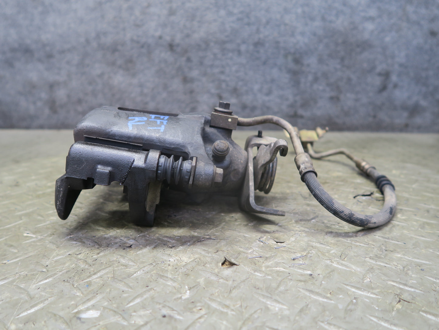 02-05 Ford Thunderbird Set of 2 Rear Left & Right Brake Caliper OEM