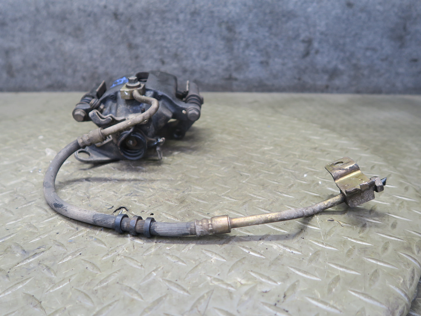 02-05 Ford Thunderbird Set of 2 Rear Left & Right Brake Caliper OEM
