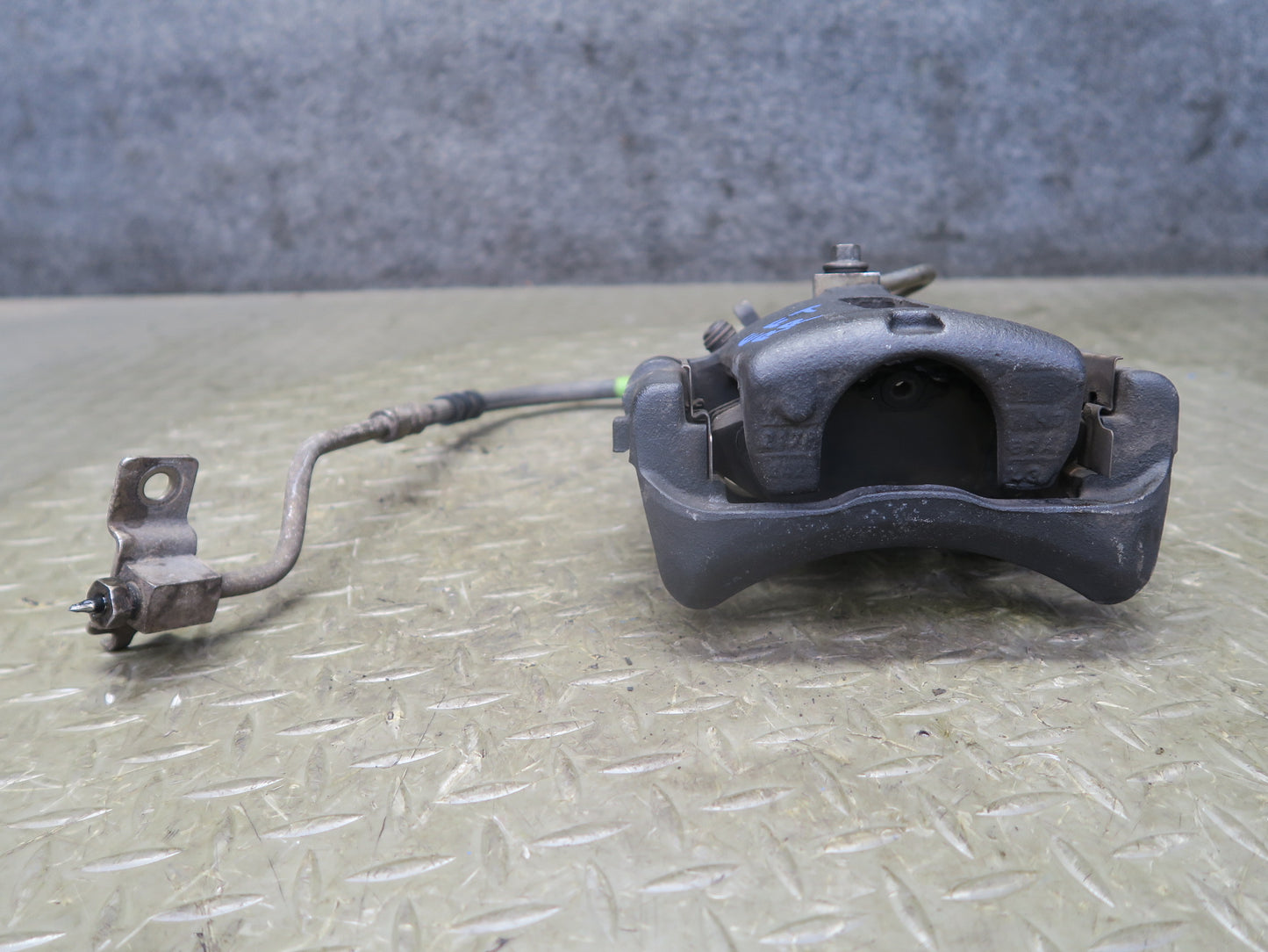 02-05 Ford Thunderbird Set of 2 Rear Left & Right Brake Caliper OEM