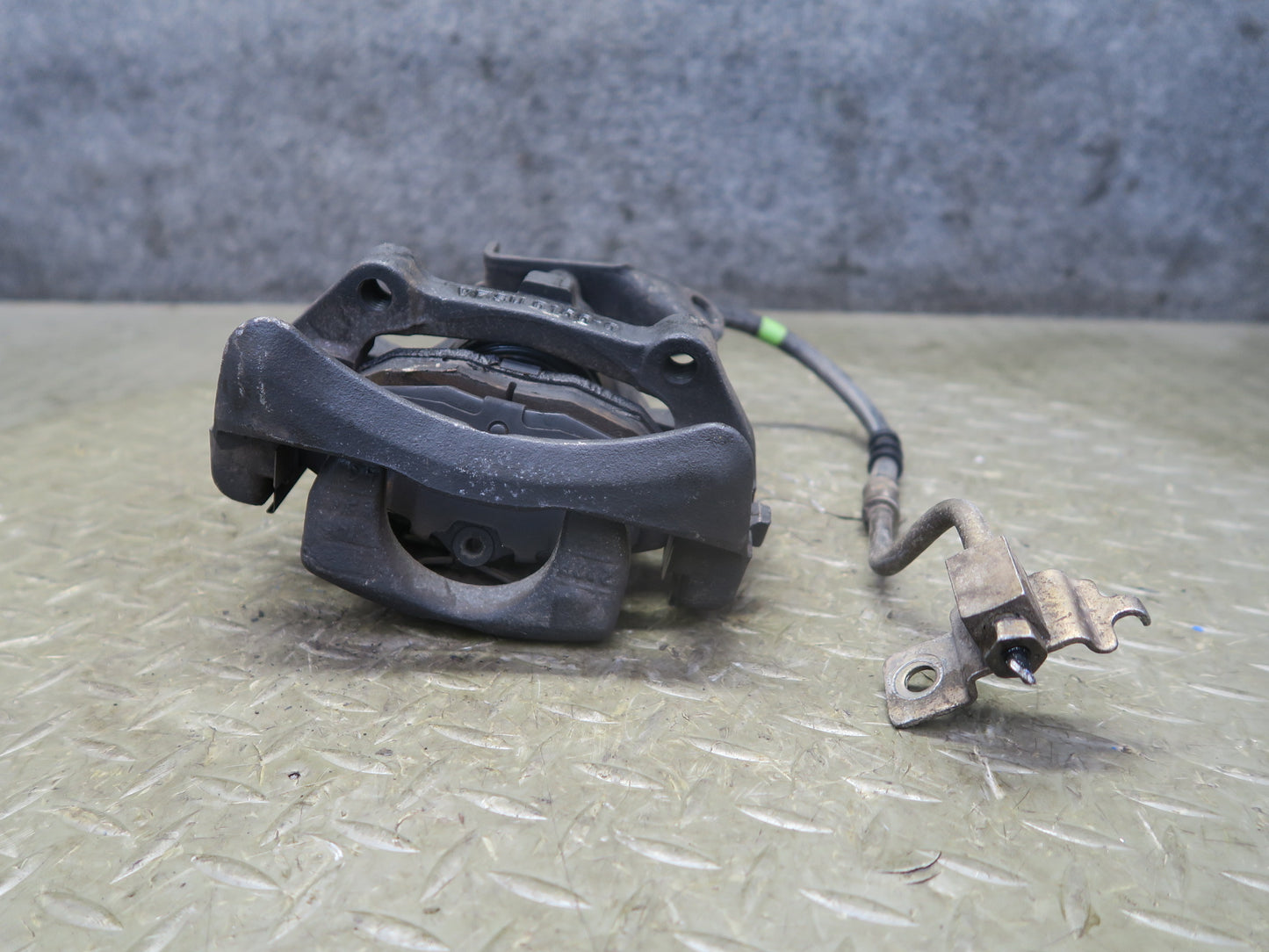 02-05 Ford Thunderbird Set of 2 Rear Left & Right Brake Caliper OEM