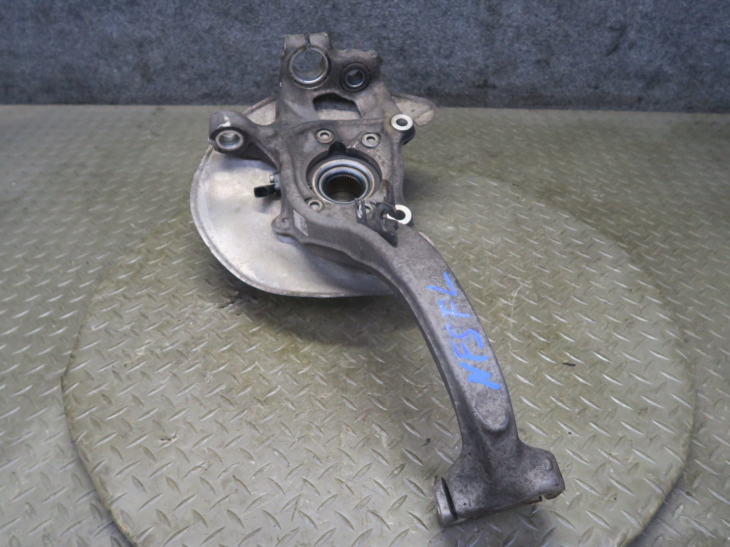 10-12 Audi B8 A5 S5 AWD Front Left Spindle Knuckle Wheel Hub 81K Miles OEM