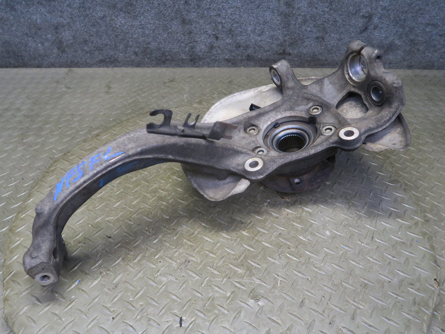 10-12 Audi B8 A5 S5 AWD Front Left Spindle Knuckle Wheel Hub 81K Miles OEM