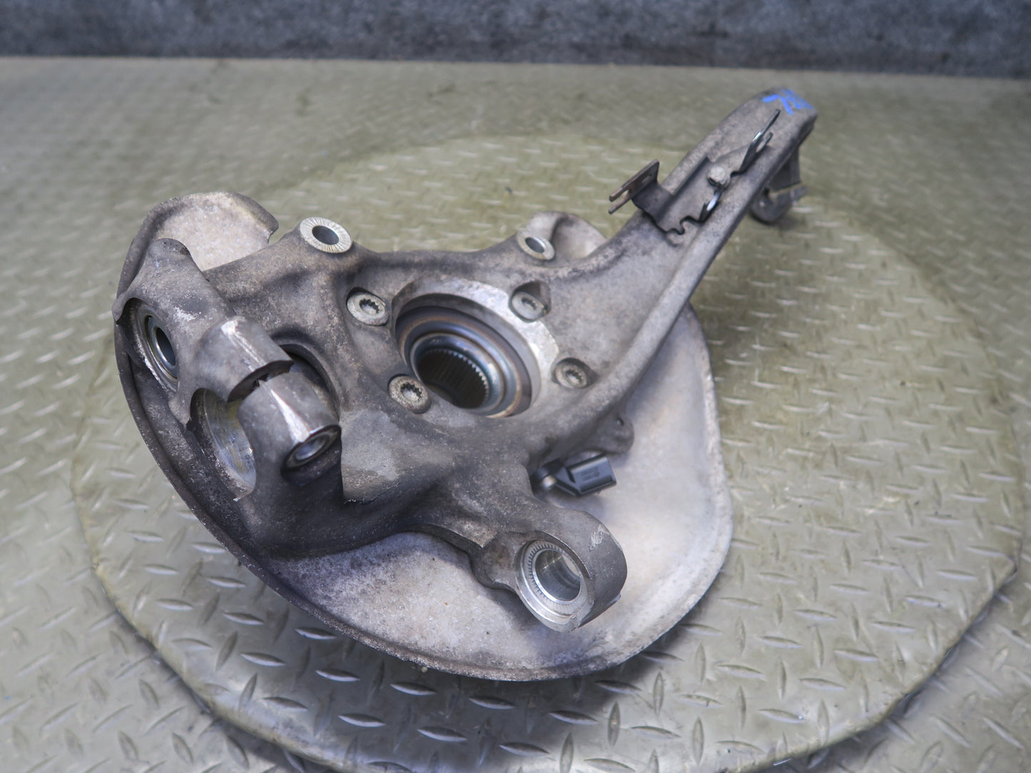 10-12 Audi B8 A5 S5 AWD Front Left Spindle Knuckle Wheel Hub 81K Miles OEM