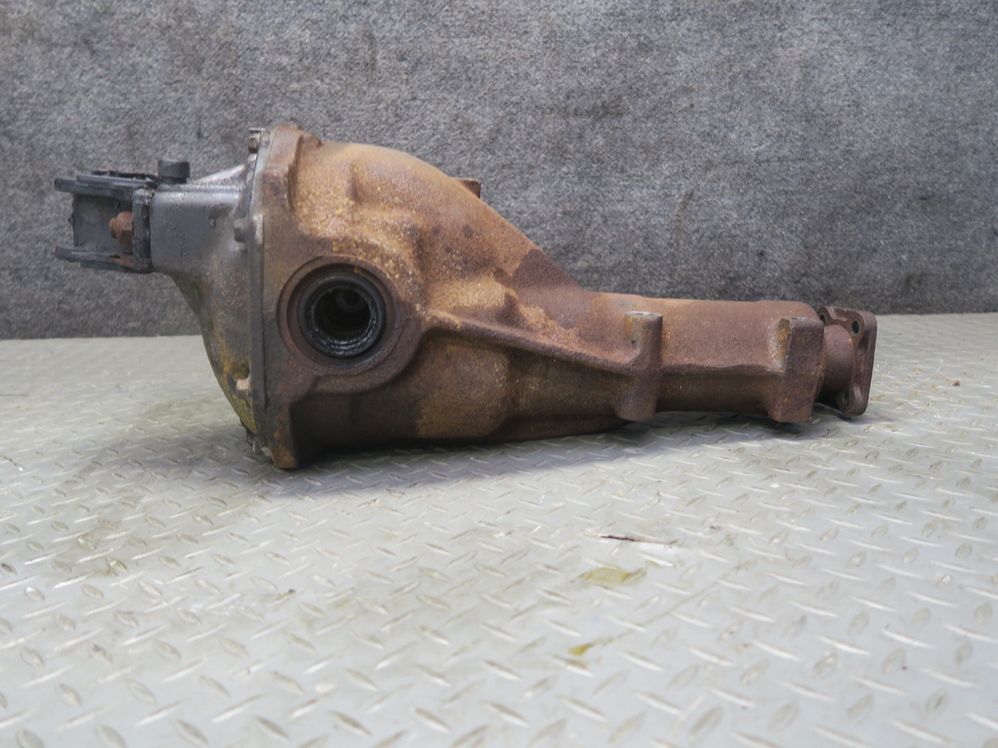 1983 Datsun Nissan 280ZX S130 AT Turbo Rear Differential Carrier 3.545 Ratio OEM
