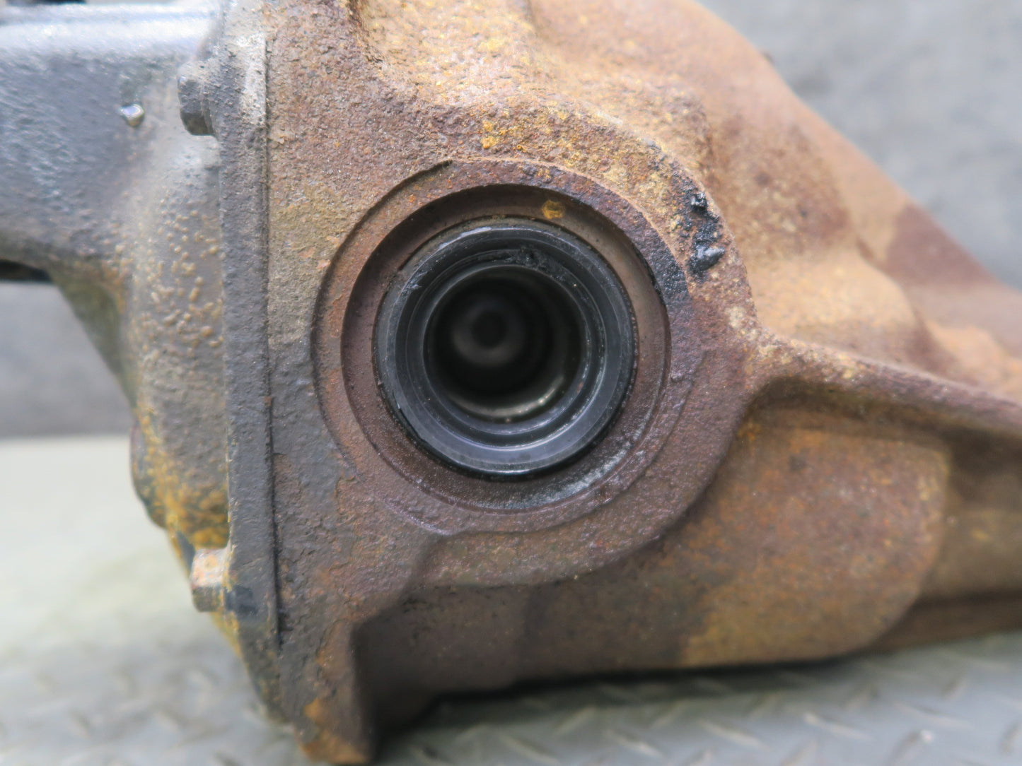 1983 Datsun Nissan 280ZX S130 AT Turbo Rear Differential Carrier 3.545 Ratio OEM