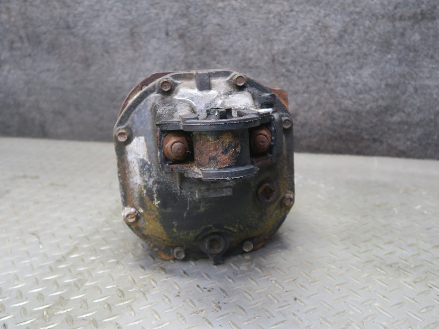 1983 Datsun Nissan 280ZX S130 AT Turbo Rear Differential Carrier 3.545 Ratio OEM