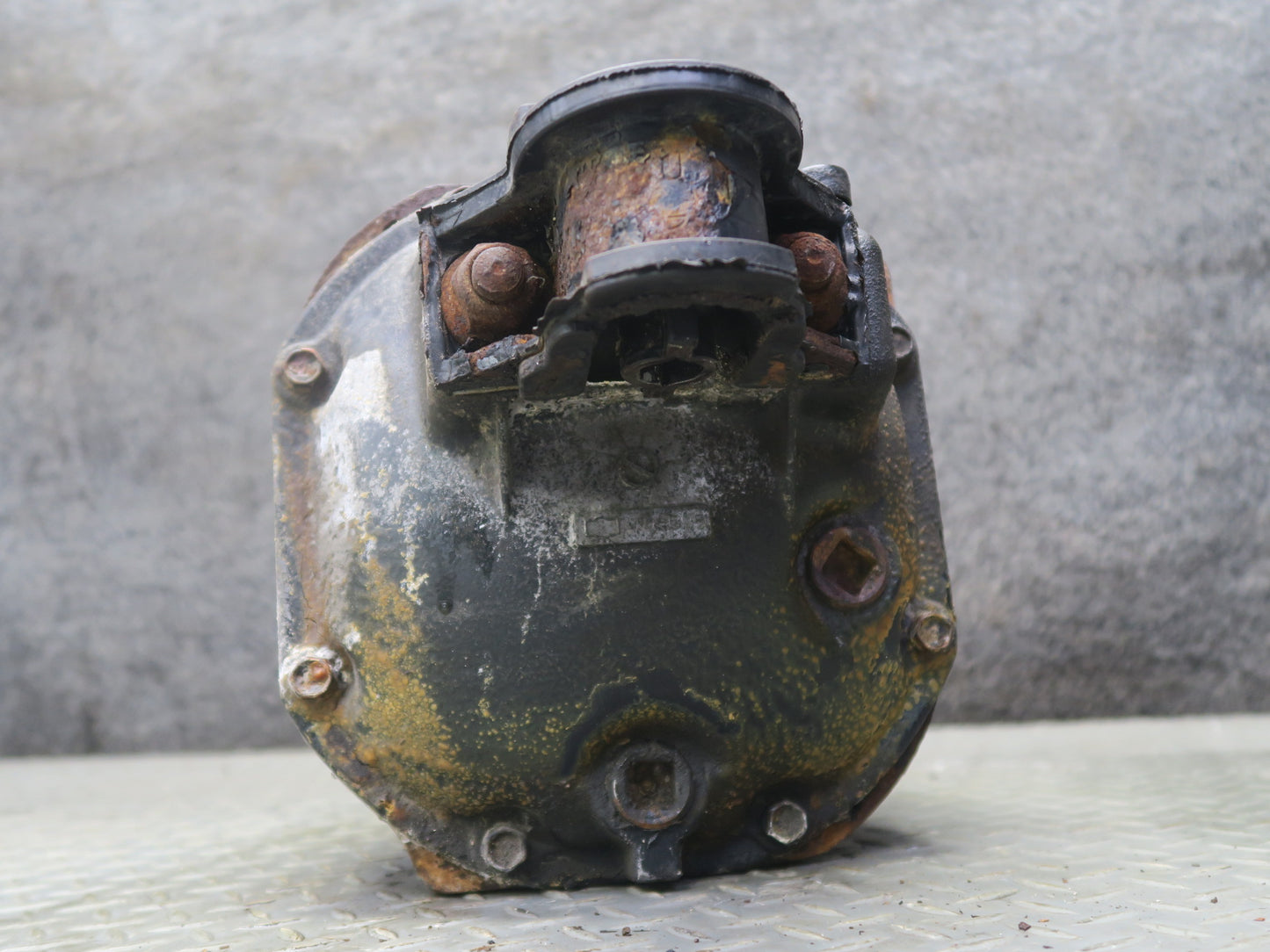 1983 Datsun Nissan 280ZX S130 AT Turbo Rear Differential Carrier 3.545 Ratio OEM