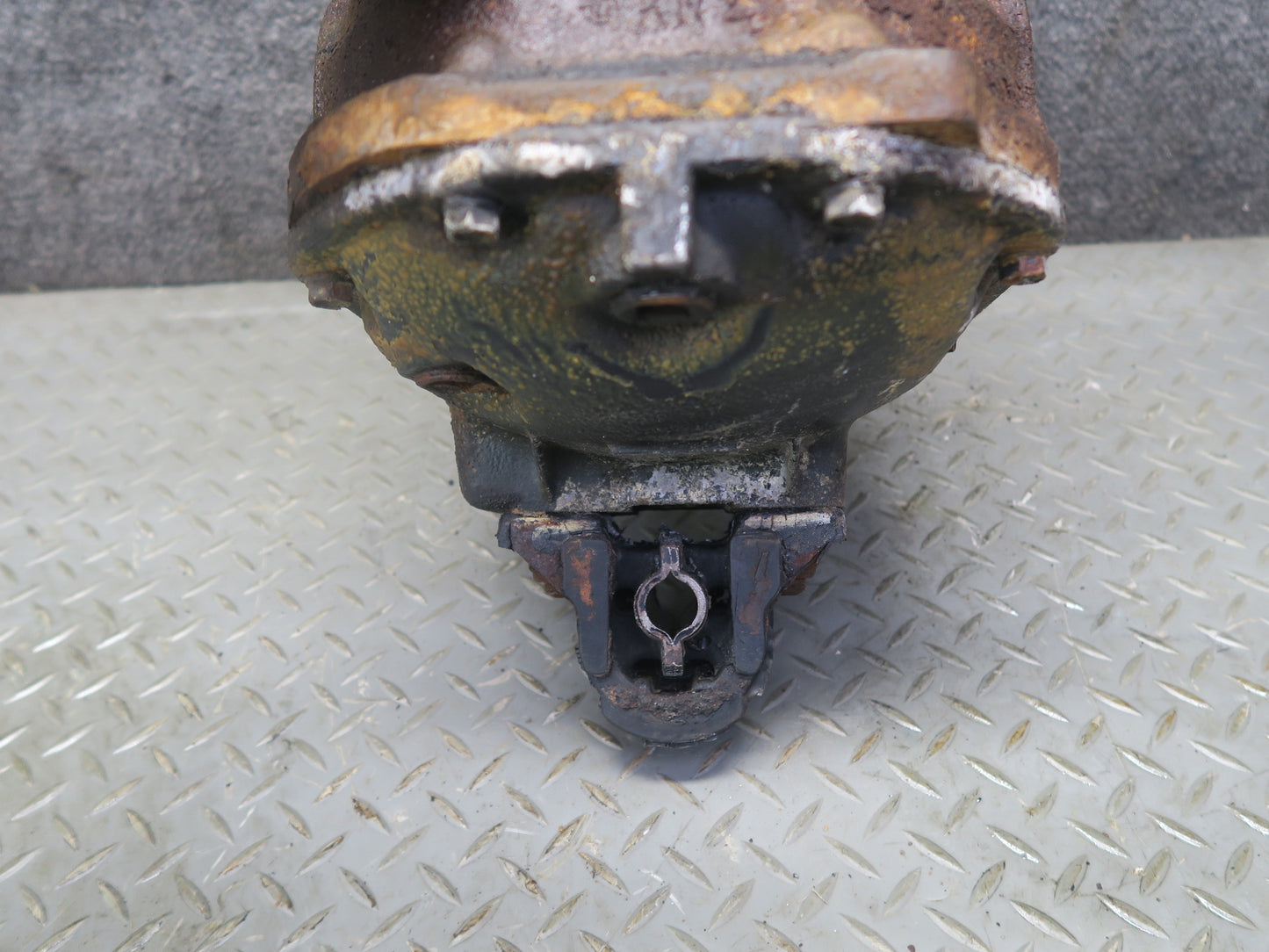 1983 Datsun Nissan 280ZX S130 AT Turbo Rear Differential Carrier 3.545 Ratio OEM