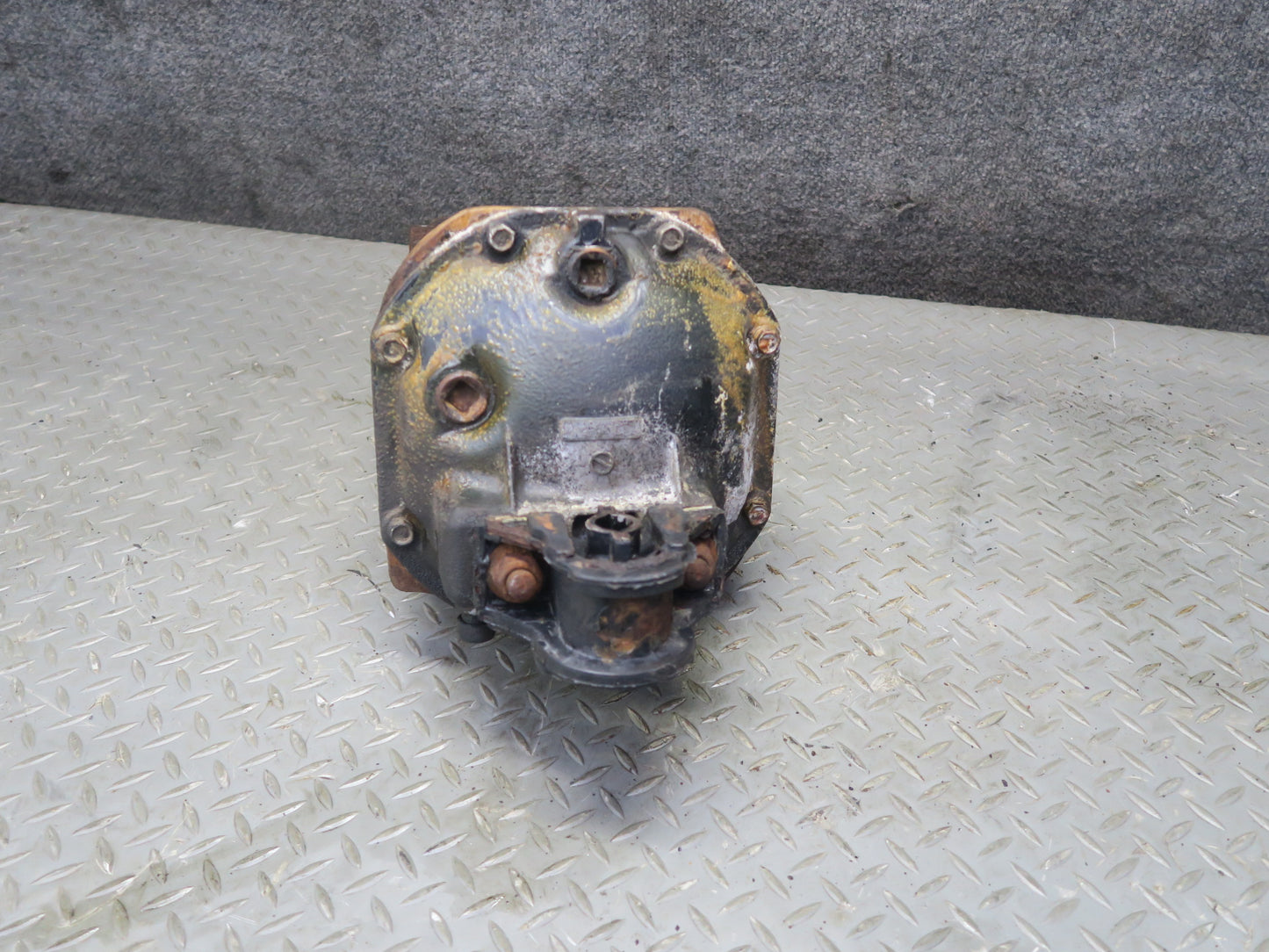 1983 Datsun Nissan 280ZX S130 AT Turbo Rear Differential Carrier 3.545 Ratio OEM