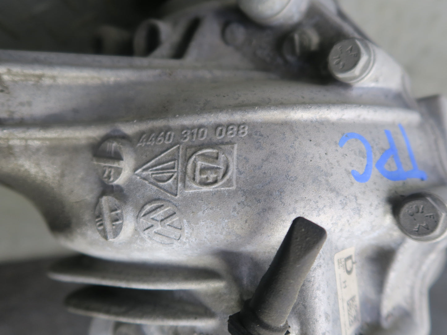 2011-2014 Porsche Cayenne 958 4.8L Turbo Front Differential Carrier 2.92 Ratio