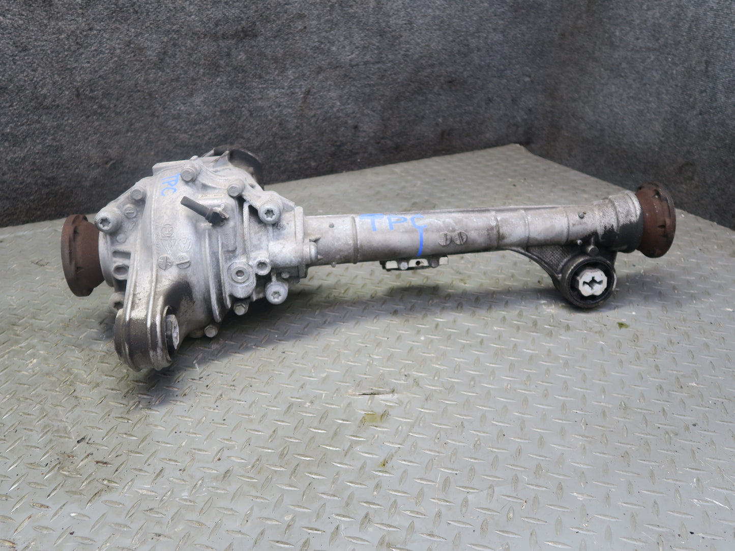 2011-2014 Porsche Cayenne 958 4.8L Turbo Front Differential Carrier 2.92 Ratio