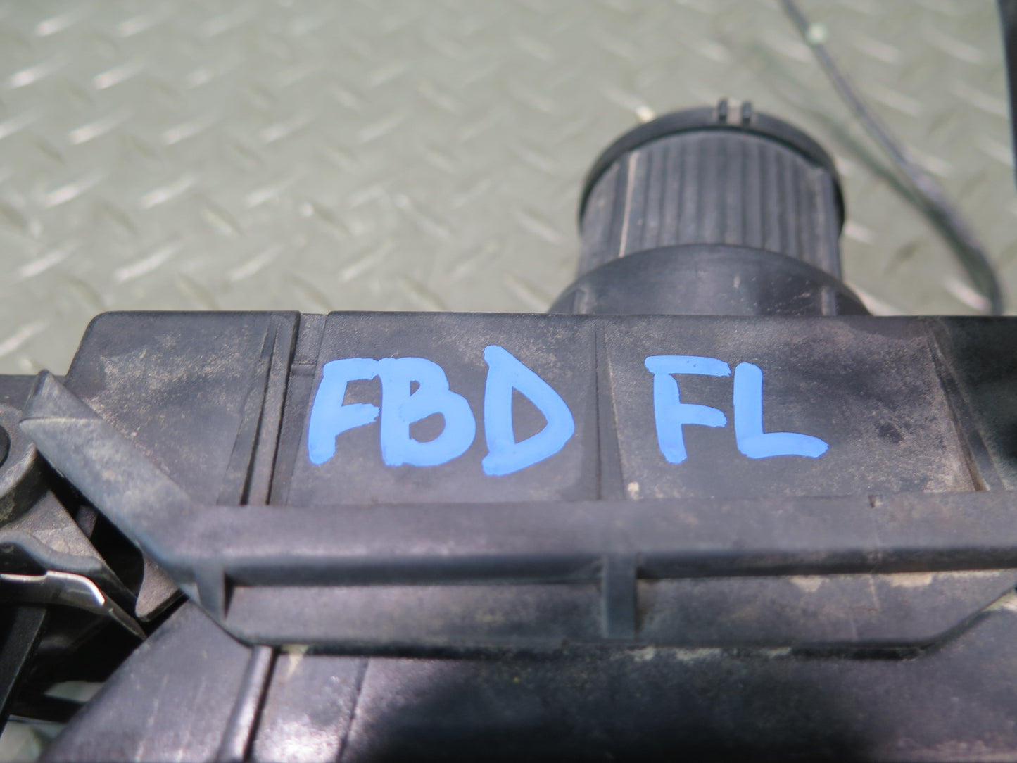 96-99 BMW E36 328iC Set of 2 Front Left Fog Light Lamp 8357389 OEM