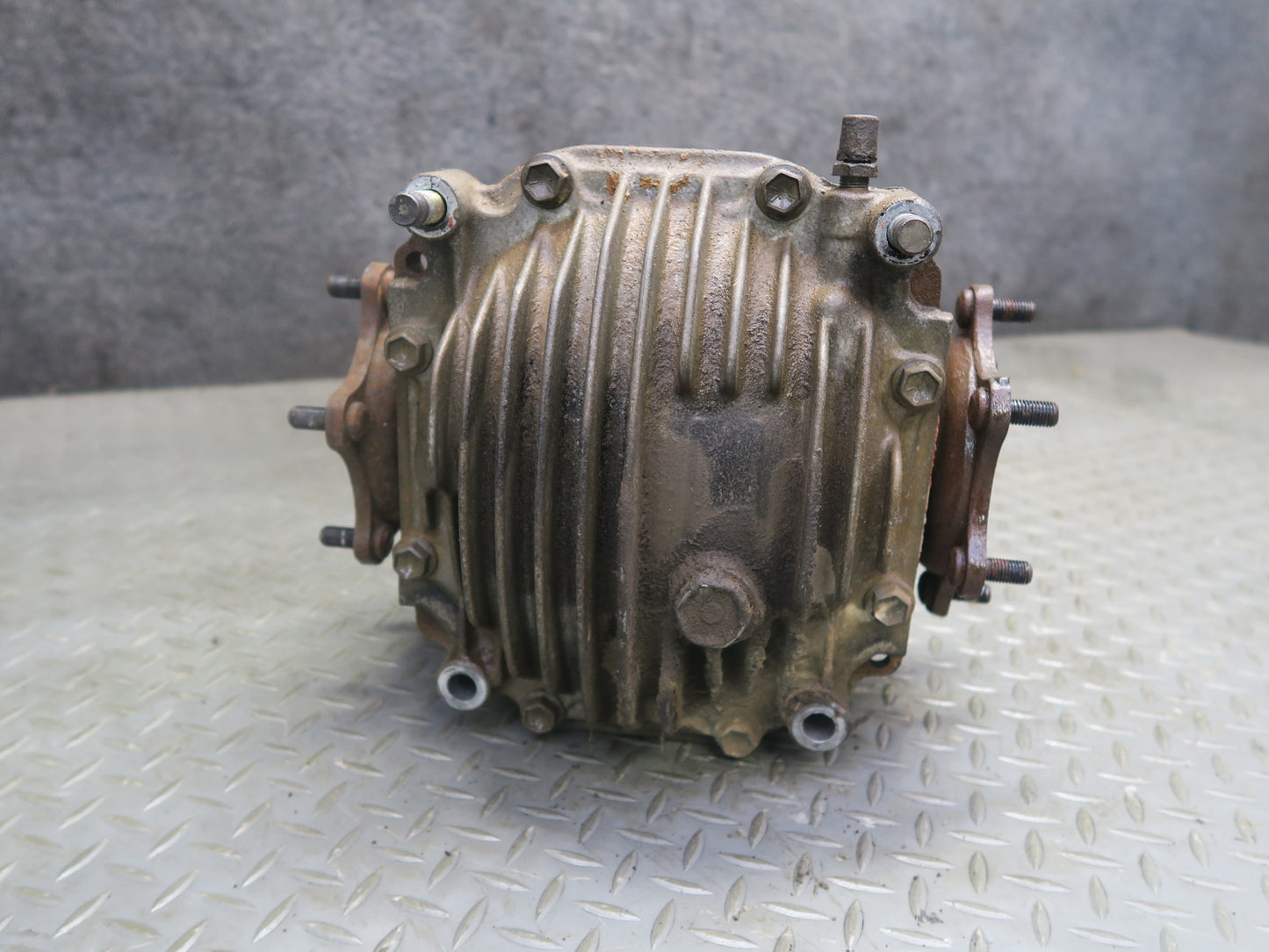 86-88 Toyota Supra MA70L NA M/T Rear Differential Carrier 4.3 Ratio 131k OEM