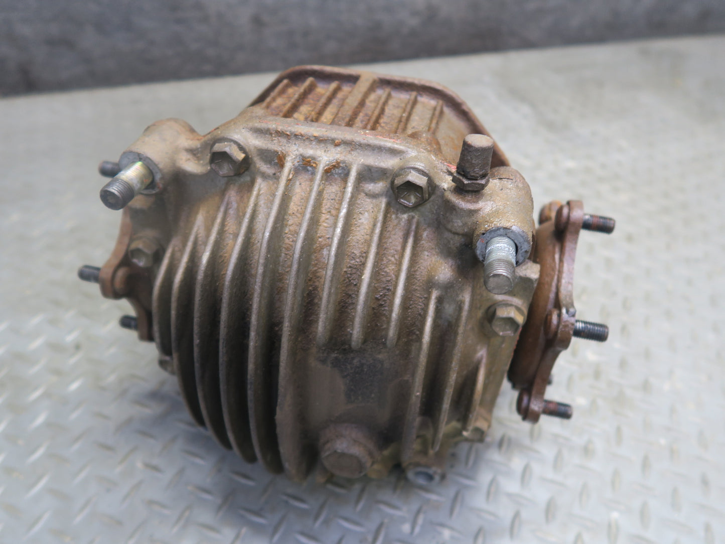 86-88 Toyota Supra MA70L NA M/T Rear Differential Carrier 4.3 Ratio 131k OEM
