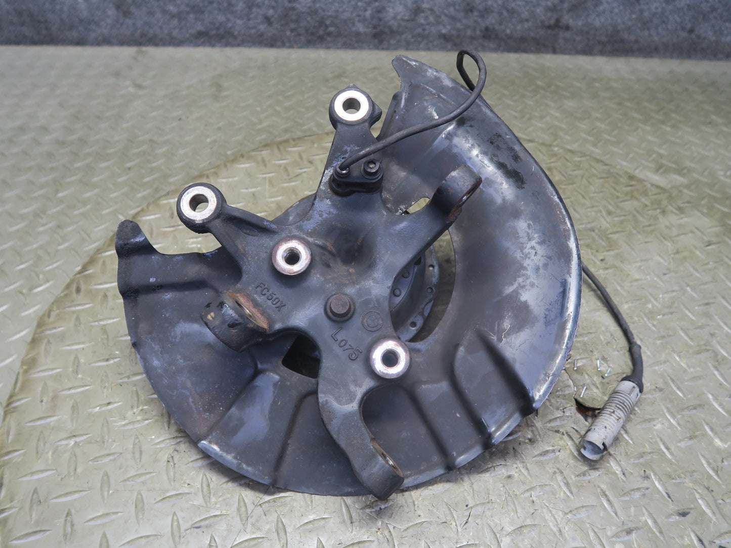 94-99 BMW E36 328iC Front Left Spindle Knuckle Wheel Hub Bearing OEM
