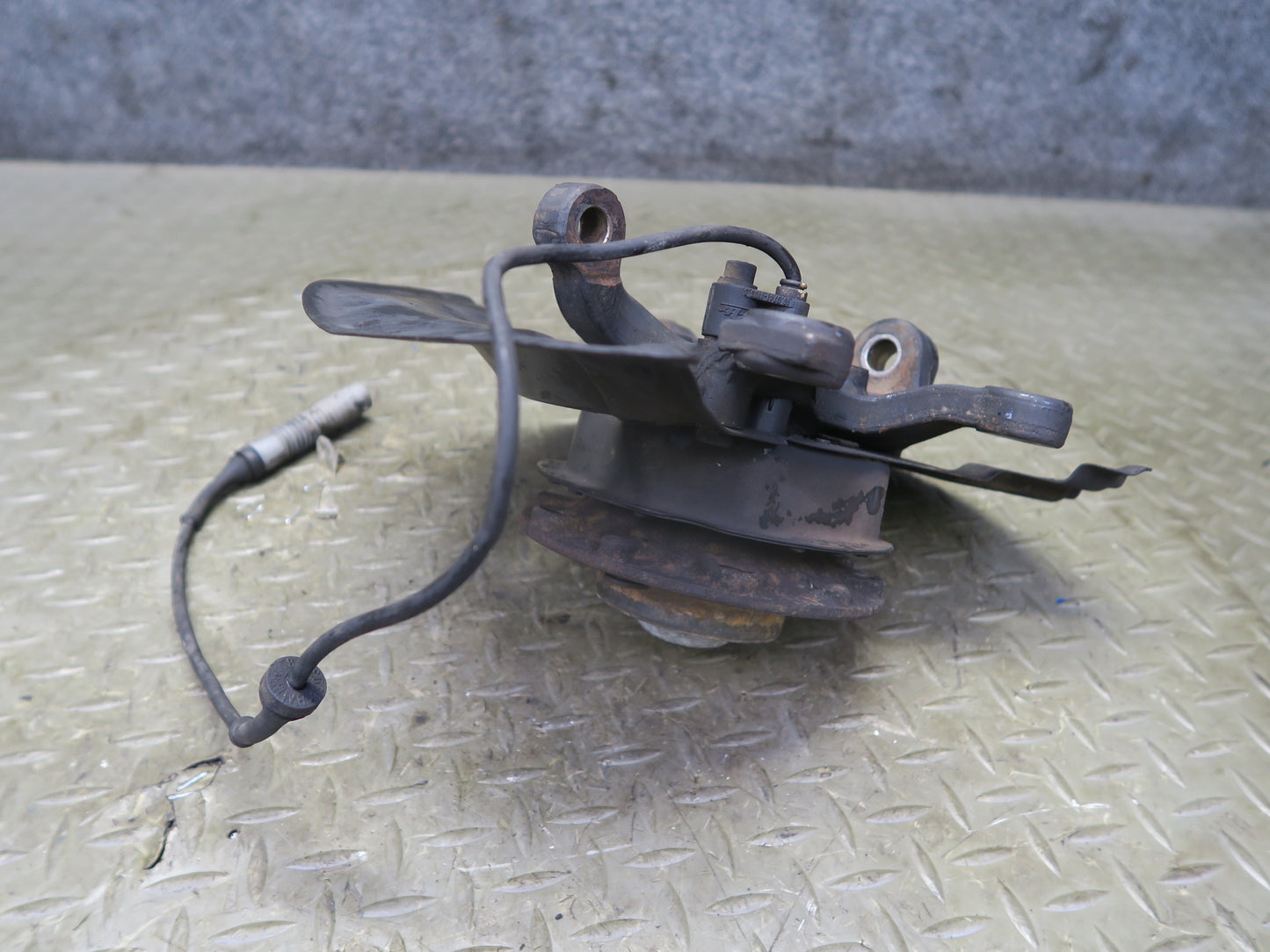94-99 BMW E36 328iC Front Left Spindle Knuckle Wheel Hub Bearing OEM