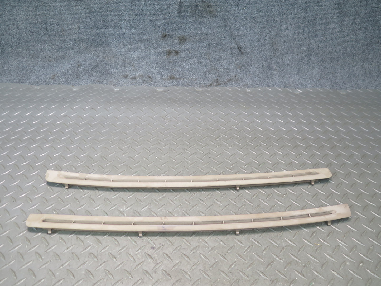 94-99 BMW E36 328iC Set of 2 Dash Front Left & Right Defrost Air Vent Grille OEM