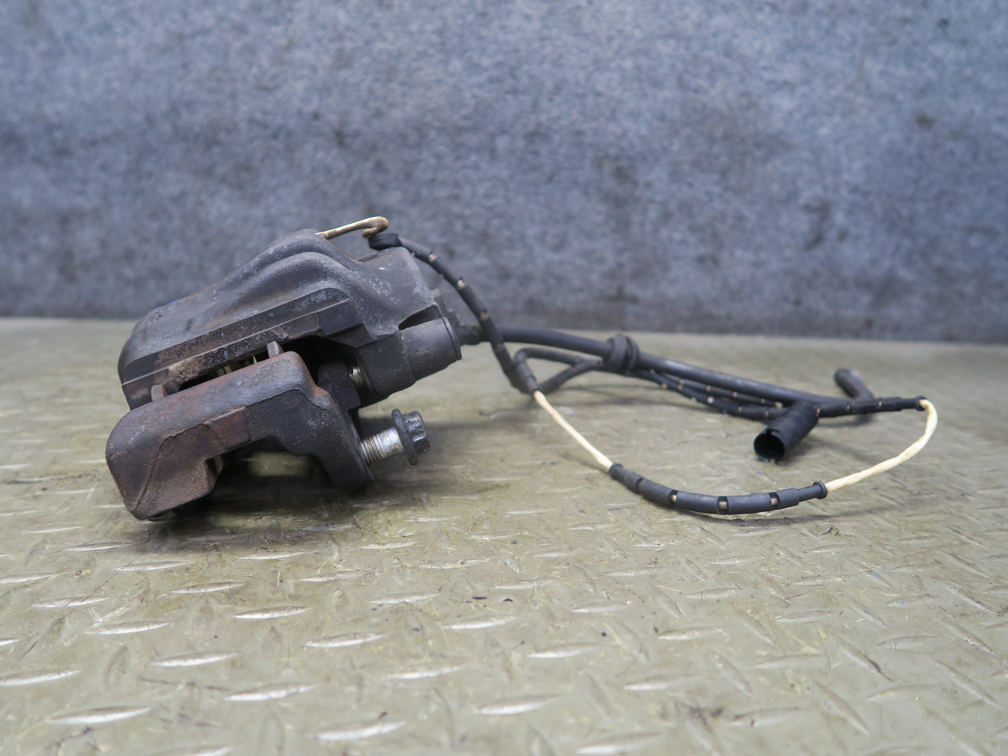 96-99 BMW E36 328iC Convertible Set of 2 Front Left & Right Brake Caliper OEM