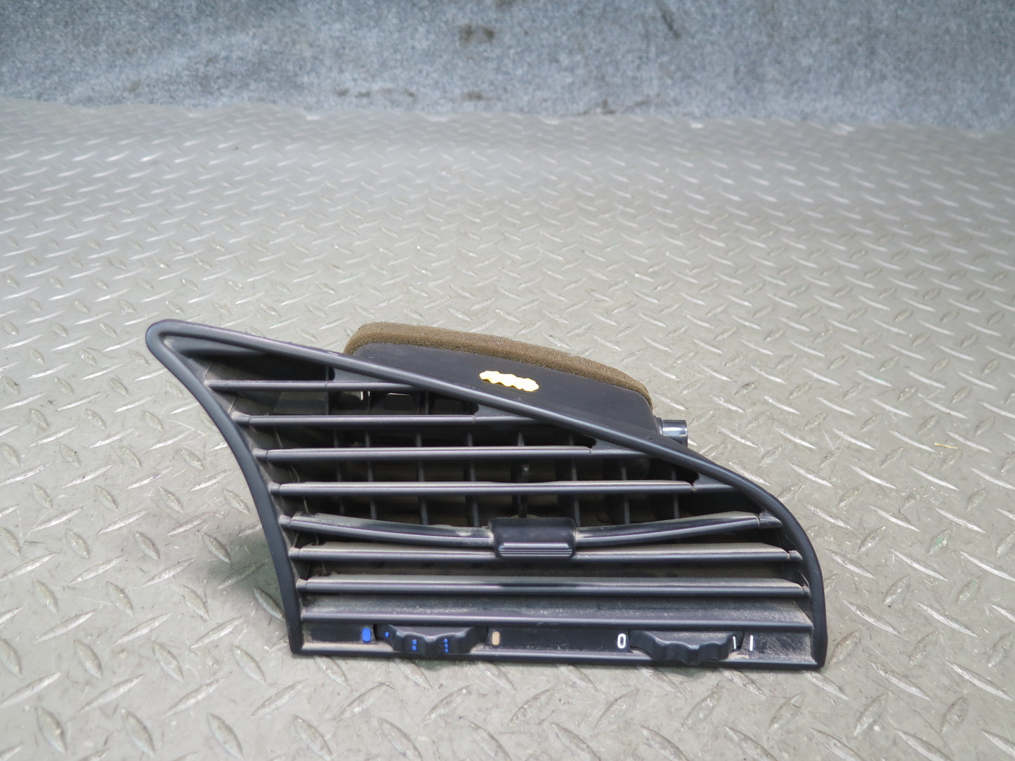 94-99 BMW E36 328iC Dash Front Center A/C Air Vent Grille OEM