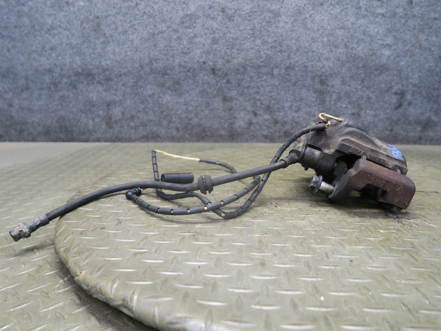 96-99 BMW E36 328iC Convertible Set of 2 Front Left & Right Brake Caliper OEM