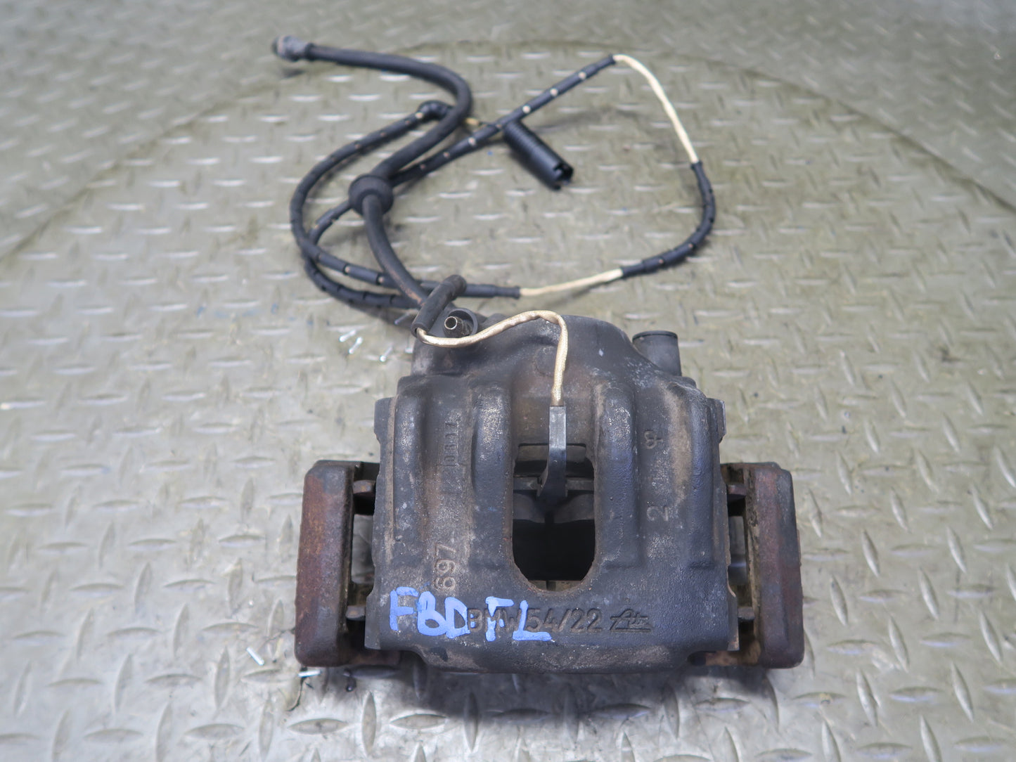 96-99 BMW E36 328iC Convertible Set of 2 Front Left & Right Brake Caliper OEM