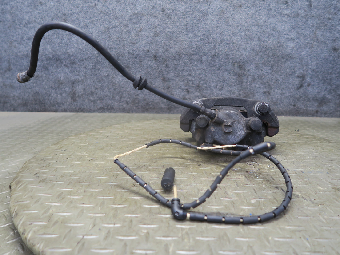 96-99 BMW E36 328iC Convertible Set of 2 Front Left & Right Brake Caliper OEM