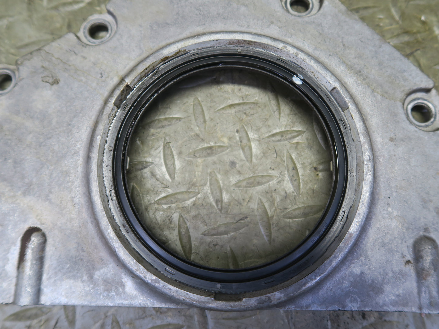 2003-2007 Hummer H2 6.0L Rear Engine Motor Block Cover Main Seal