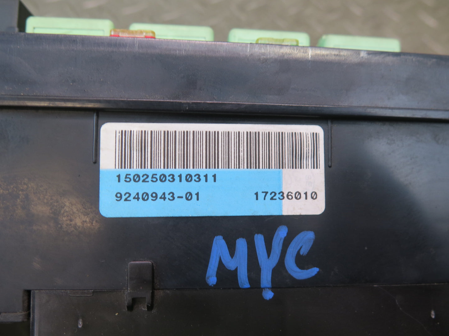 11-15 Mini Cooper R57 Convertible Engine Bay Fuse Relay Box 9240943 OEM