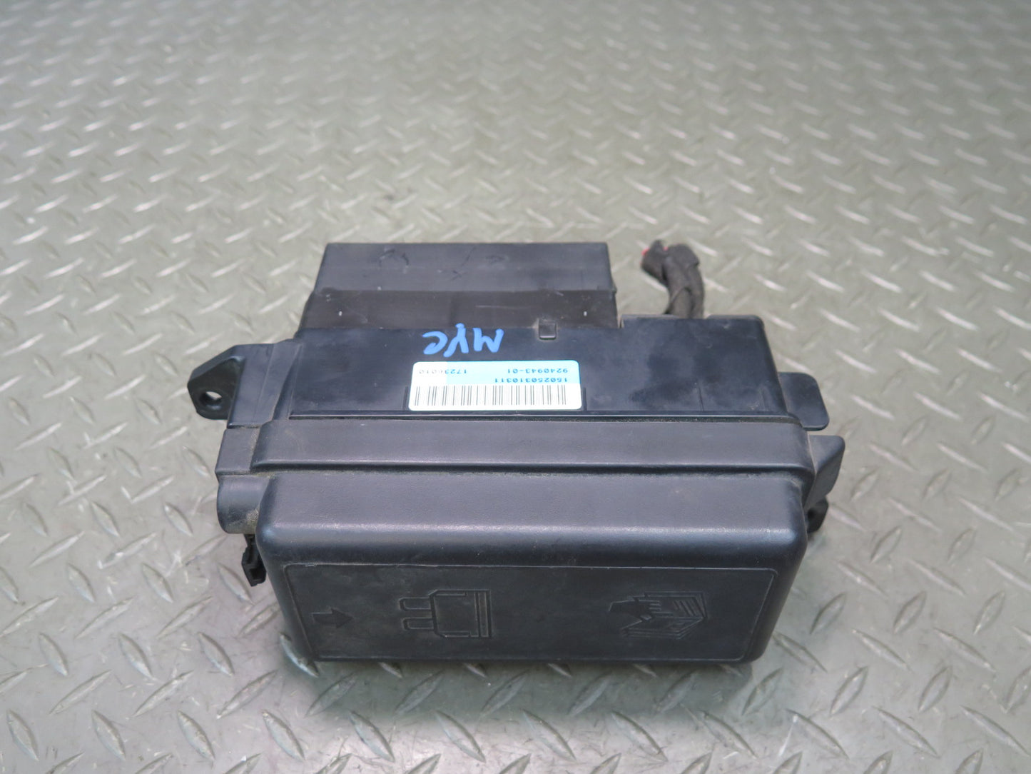 11-15 Mini Cooper R57 Convertible Engine Bay Fuse Relay Box 9240943 OEM