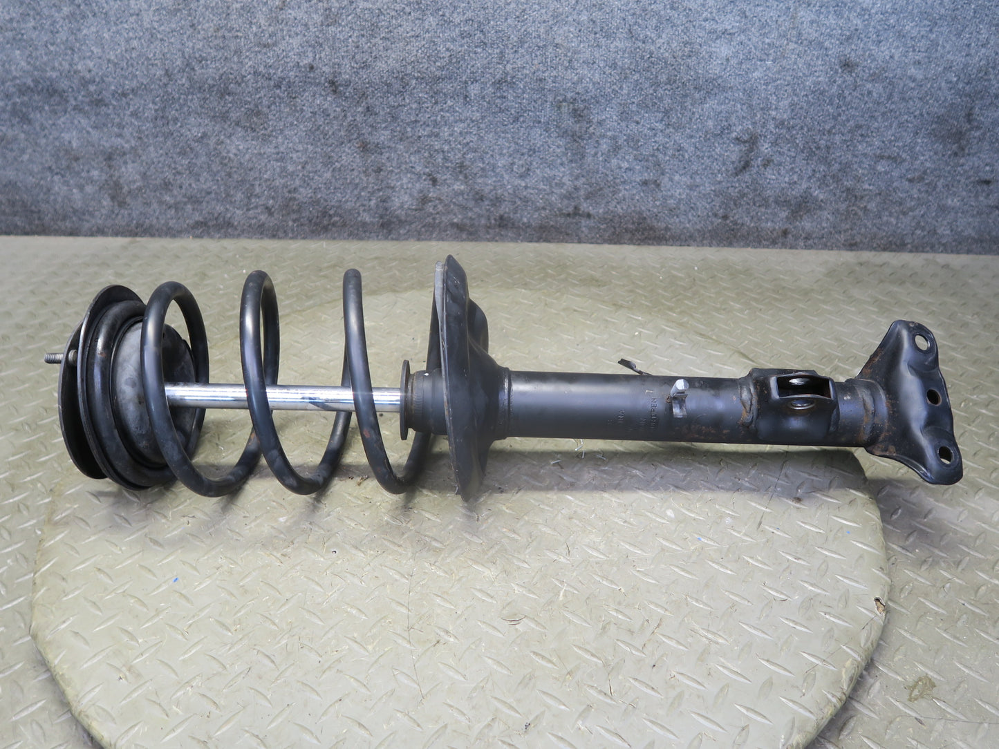 96-99 BMW E36 328iC Convertible Set of 2 Front Aftermarket Strut Shock Absorber