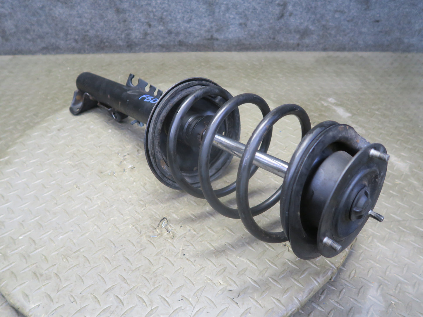 96-99 BMW E36 328iC Convertible Set of 2 Front Aftermarket Strut Shock Absorber
