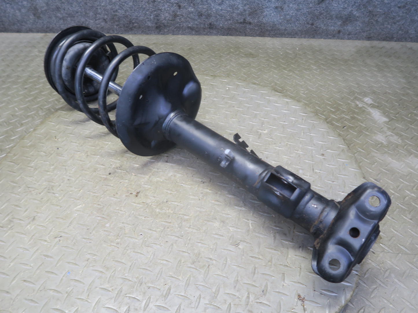 96-99 BMW E36 328iC Convertible Set of 2 Front Aftermarket Strut Shock Absorber