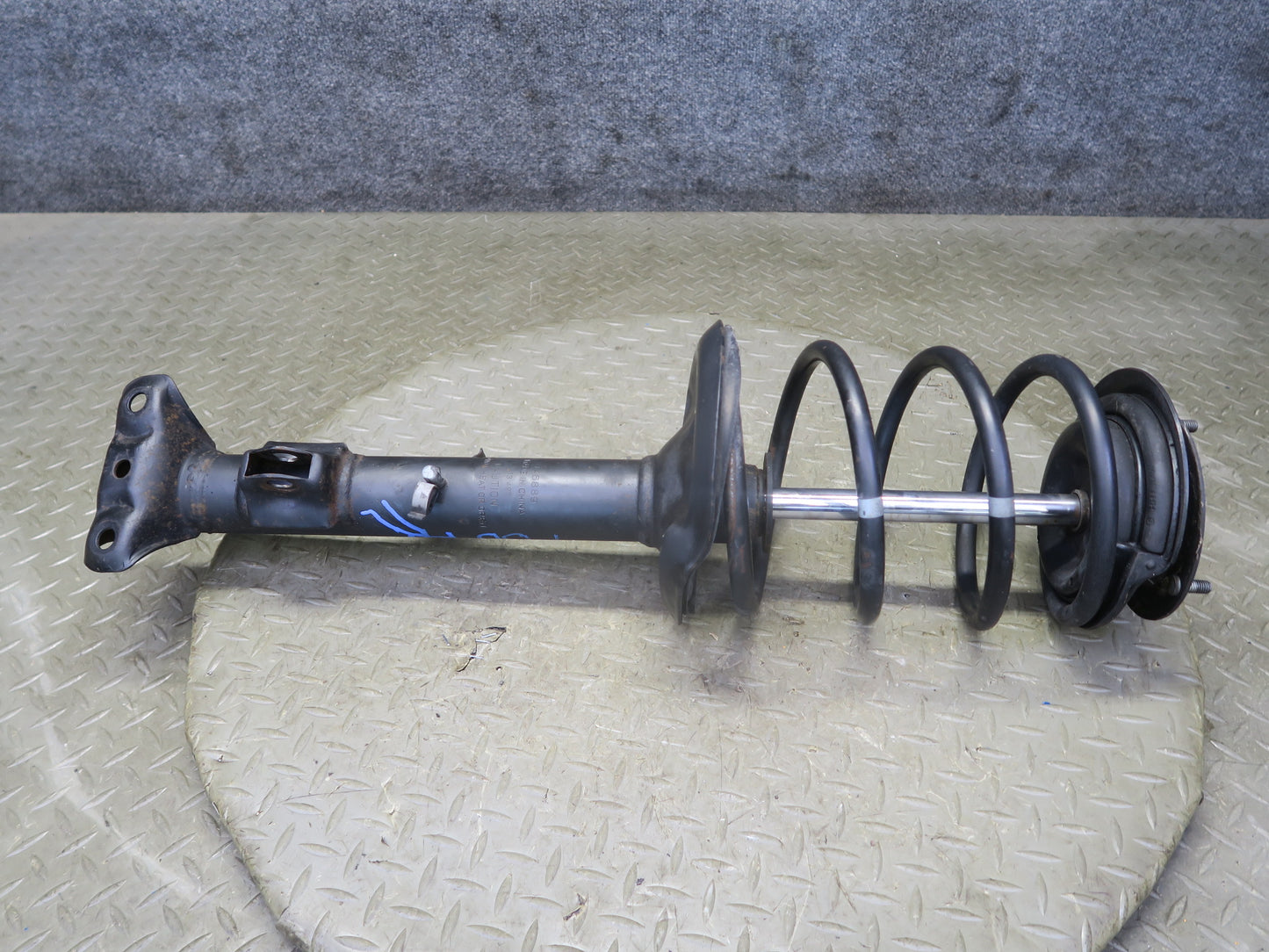 96-99 BMW E36 328iC Convertible Set of 2 Front Aftermarket Strut Shock Absorber