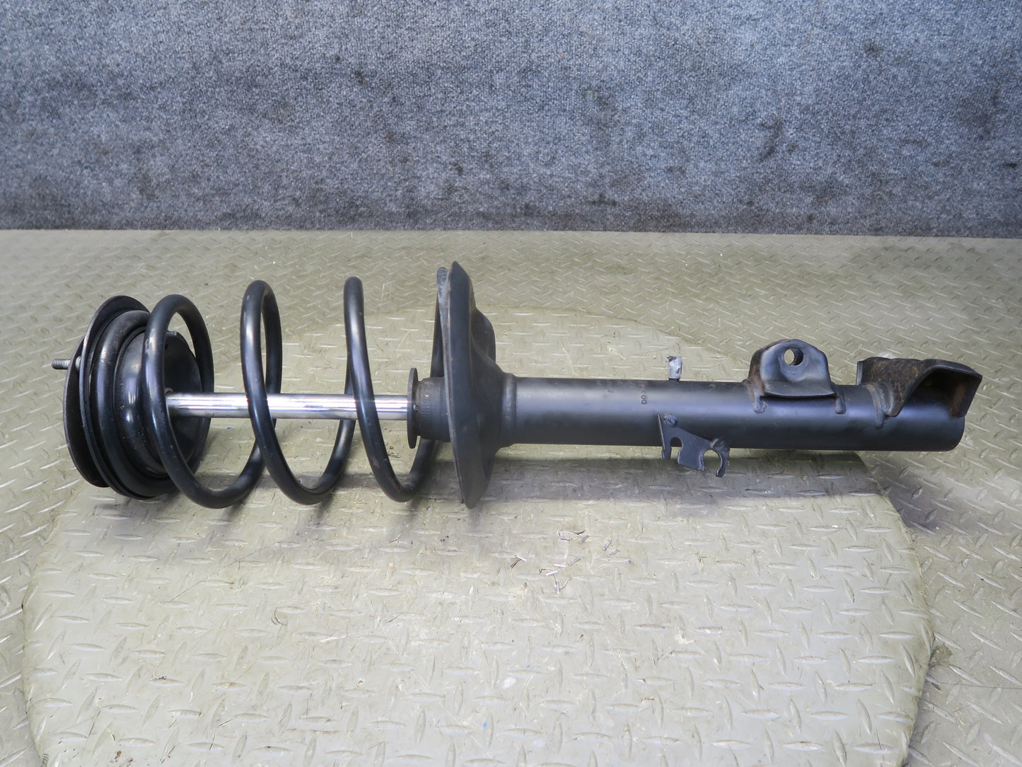 96-99 BMW E36 328iC Convertible Set of 2 Front Aftermarket Strut Shock Absorber
