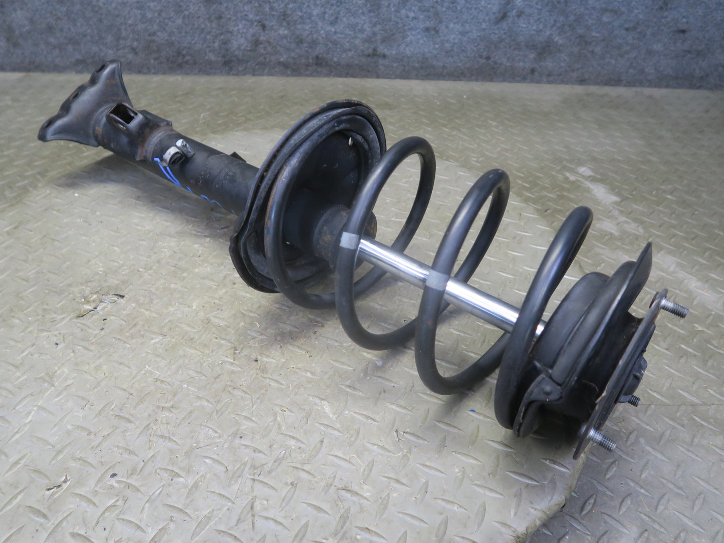 96-99 BMW E36 328iC Convertible Set of 2 Front Aftermarket Strut Shock Absorber