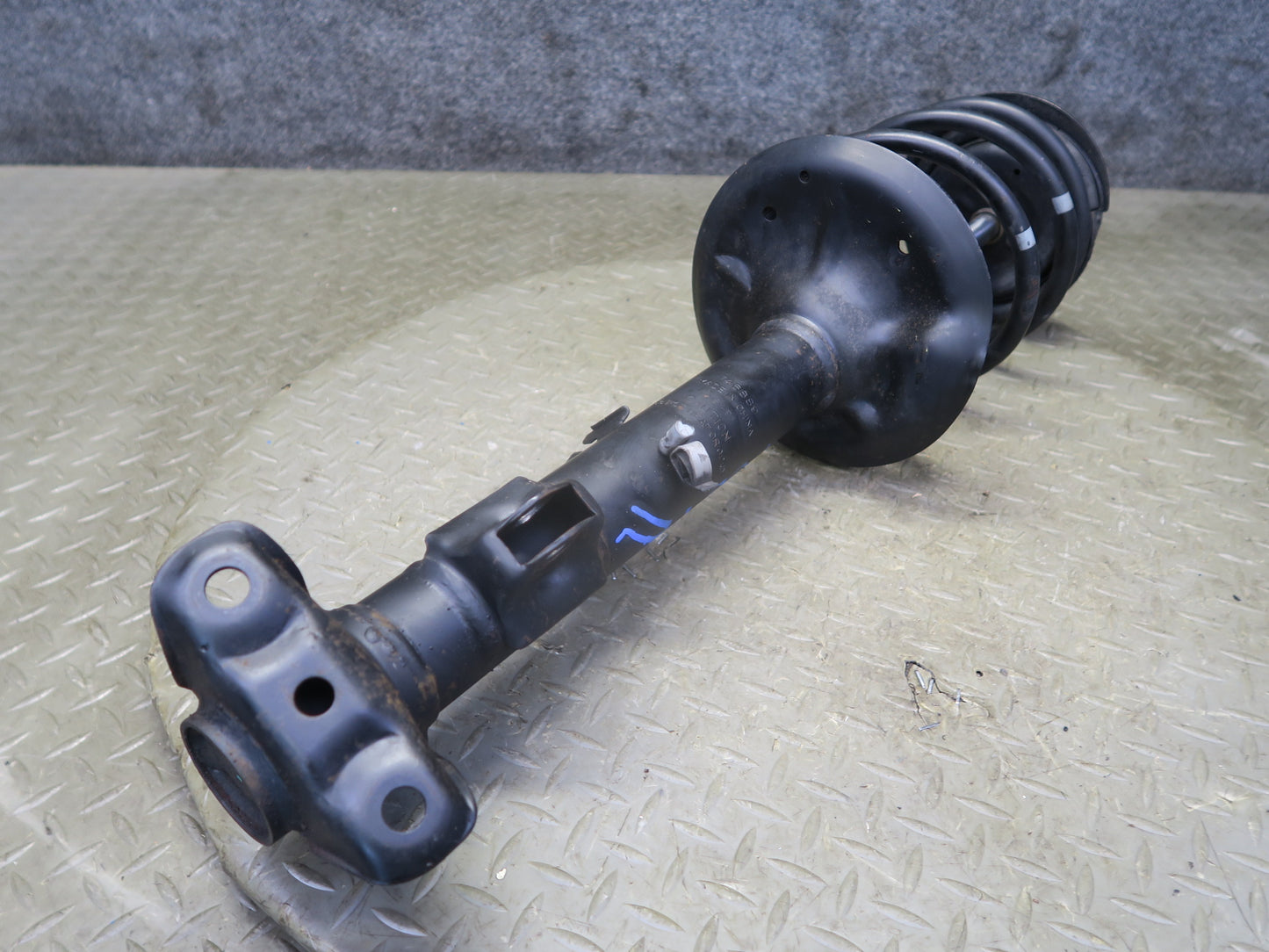 96-99 BMW E36 328iC Convertible Set of 2 Front Aftermarket Strut Shock Absorber