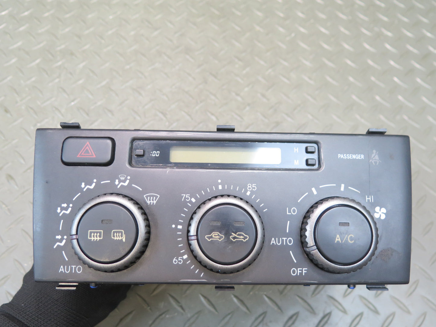 02-05 Lexus JCE10L IS300 A/C Heater Climate Control Switch Panel 88650-53060 OEM