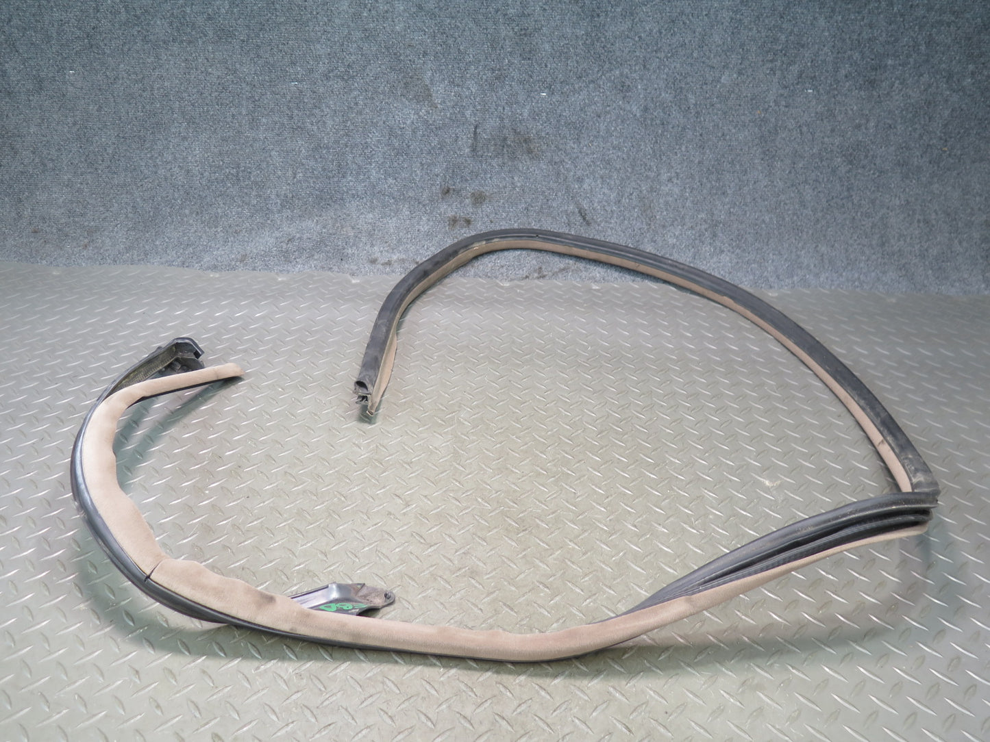 96-99 BMW E36 328iC Convertible Left Door Weatherstrip Rubber Seal OEM