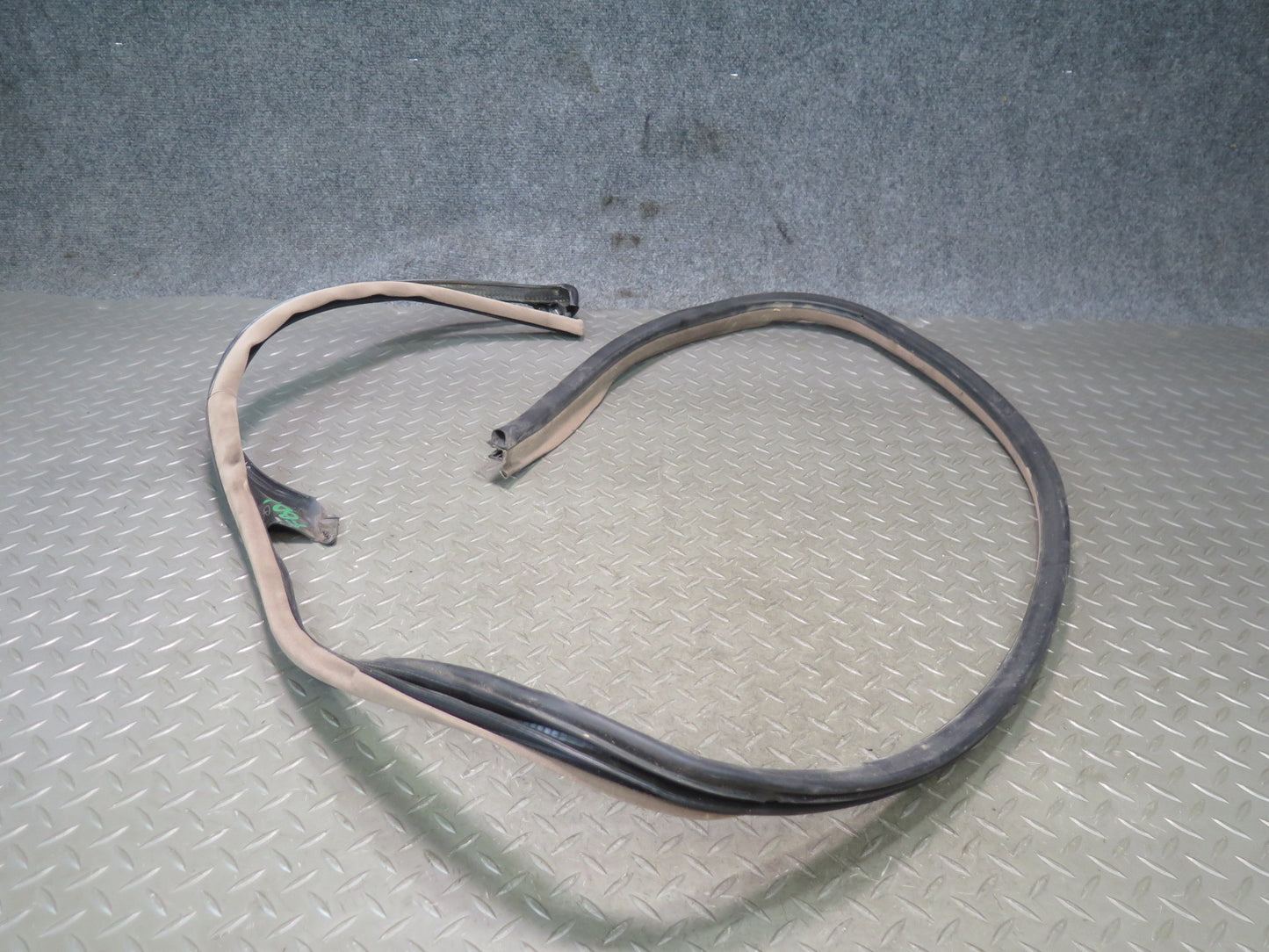 96-99 BMW E36 328iC Convertible Left Door Weatherstrip Rubber Seal OEM